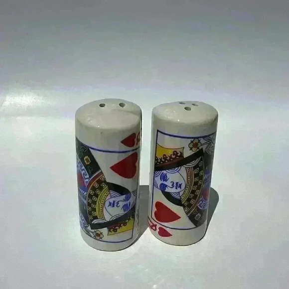 Niagara Falls Playing Cards Queens Salt & Pepper Shakers - Picture 2 of 5